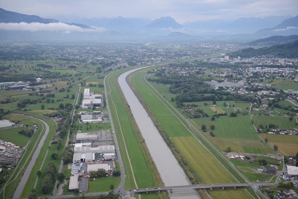 https://rheinregulierung.vitamin2.digital/media/pages/alpenrhein/internationale-regierungskommission-alpenrhein/eb2f69e808-1741016694/luftbild_fussacher_durchstich_alpenrhein.jpg