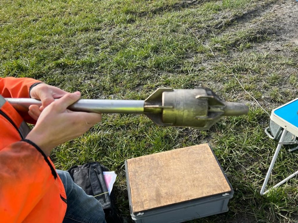 img-https://rheinregulierung.vitamin2.digital/media/pages/service/news-overview/das-grundwasser-und-sein-flow/e91cf9a4e9-1741016869/flowmeter_3.jpg