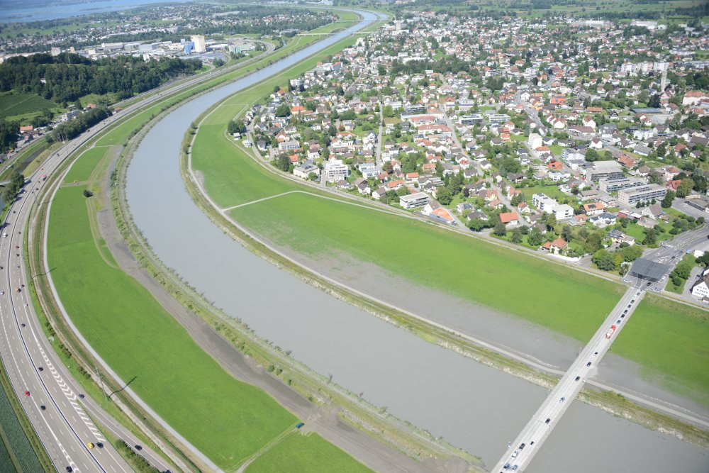 img-https://rheinregulierung.vitamin2.digital/media/pages/service/news-overview/einblick-in-das-nadeloehr/00a6cae0b8-1741016843/flugaufnahmen_zwischenstrecke_20190814-8.jpg