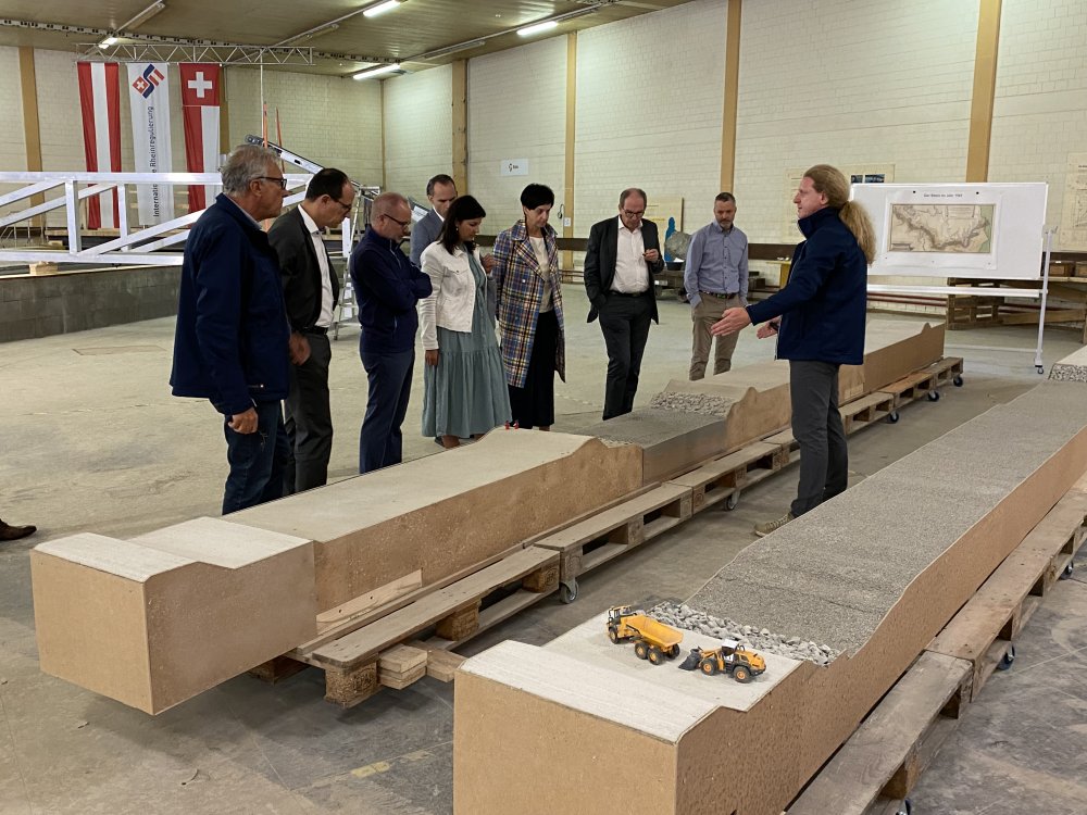 img-https://rheinregulierung.vitamin2.digital/media/pages/service/news-overview/eindrueckliche-dimension-des-projekts-rhesi/db6248b7b3-1741016846/img_1631.jpg