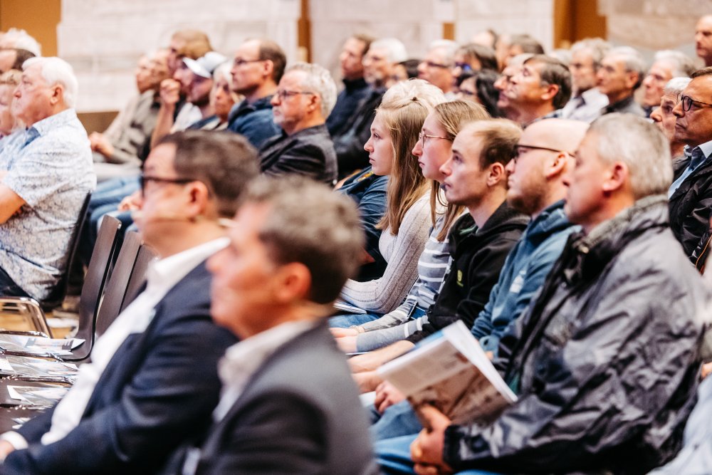 img-https://rheinregulierung.vitamin2.digital/media/pages/service/news-overview/erfolgreiche-bevoelkerungsinformationen/1505a8fd43-1741016893/rhesi-veranstaltung-widnau_fs24-92.jpg