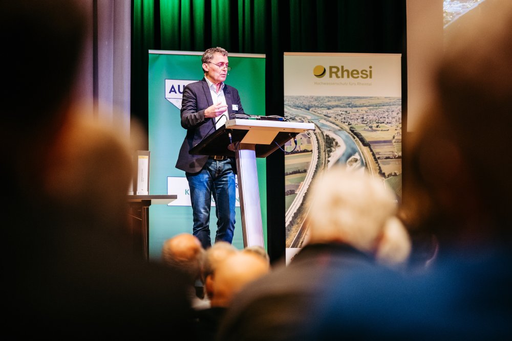 img-https://rheinregulierung.vitamin2.digital/media/pages/service/news-overview/erfolgreiche-bevoelkerungsinformationen/2da1d598cb-1741016896/rhesi-veranstaltung-widnau_fs24-72.jpg