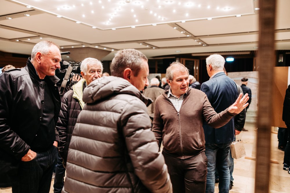 img-https://rheinregulierung.vitamin2.digital/media/pages/service/news-overview/erfolgreiche-bevoelkerungsinformationen/44762c47fd-1741016896/rhesi-veranstaltung-lustenau_fs24-31.jpg