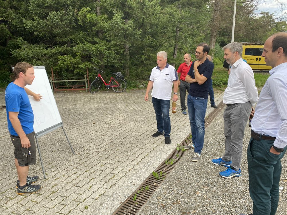 img-https://rheinregulierung.vitamin2.digital/media/pages/service/news-overview/pontontiere-zentimetergenau-im-rhein-navigieren/dd5df97aa4-1741016799/img_1393.jpg