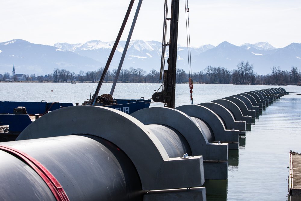 img-https://rheinregulierung.vitamin2.digital/media/pages/service/news-overview/rohrpost-von-der-rheinvorstreckung-nach-bregenz/629d71eddd-1741016801/ir-ara-bregenz-pe-rohr.jpg