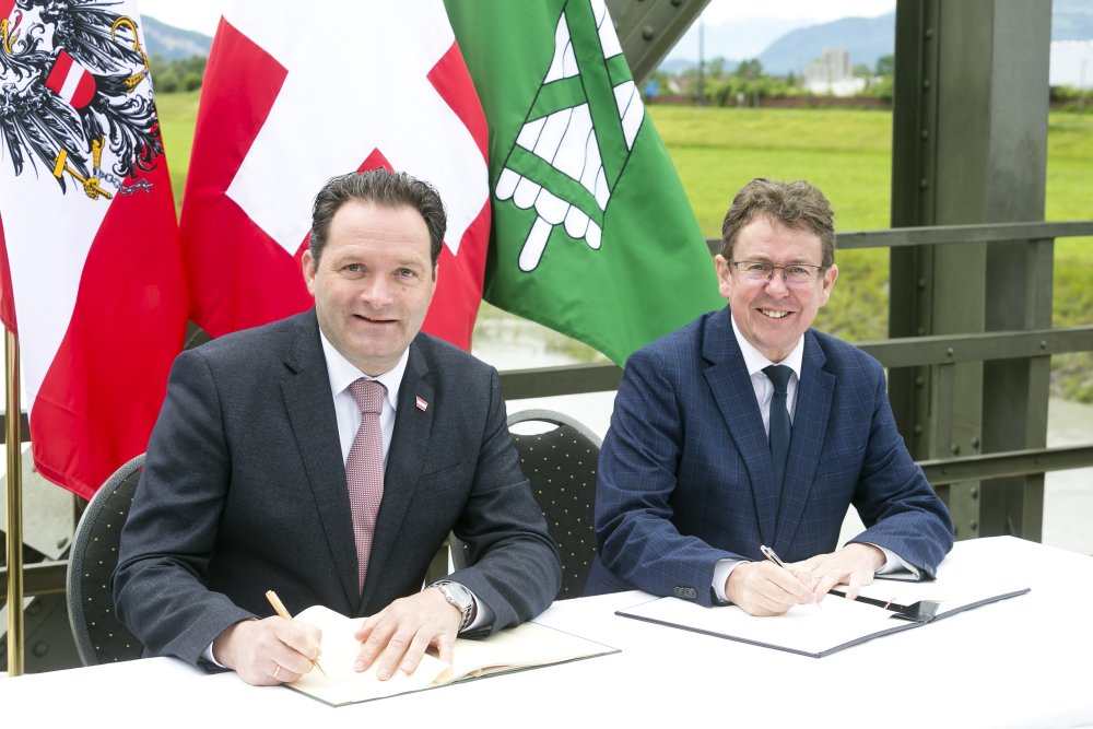 img-https://rheinregulierung.vitamin2.digital/media/pages/service/news-overview/staatsvertrag/155b4b63d8-1741016887/rheinstaatsvertrag073.jpg